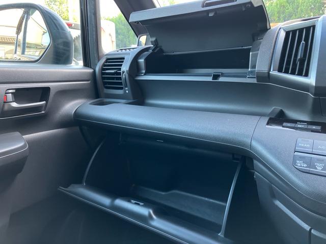 ステップワゴン Ｌ　スマートキー　アイドリングストップ　ＥＴＣ　ナビＴＶ　バックカメラ　後席モニタ　３列シート　フルフラット　運転席・助手席エアバック　ＡＢＳ　盗難防止システム　衝突安全ボディ　エアコン（48枚目）