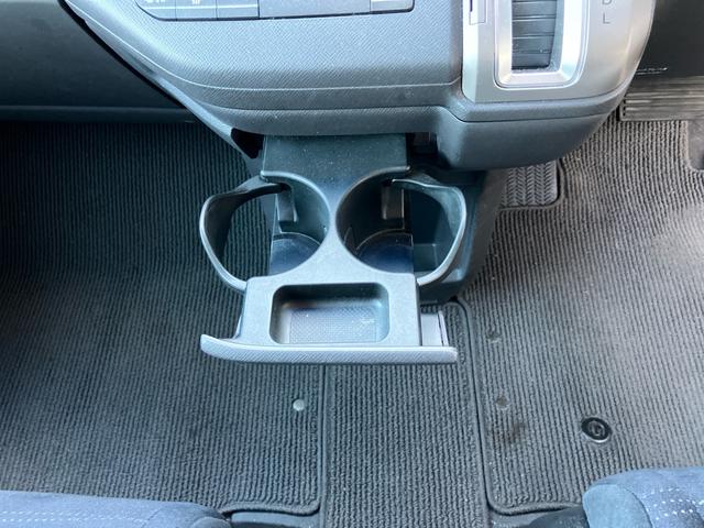 ステップワゴン Ｌ　スマートキー　アイドリングストップ　ＥＴＣ　ナビＴＶ　バックカメラ　後席モニタ　３列シート　フルフラット　運転席・助手席エアバック　ＡＢＳ　盗難防止システム　衝突安全ボディ　エアコン（70枚目）