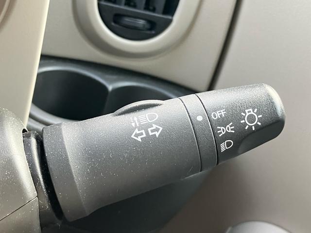 キューブ 15X スマートキー アイドリングストップ ETC ナビTV 頸部衝撃緩和ヘッドレスト 盗難防止システム 衝突安全ボディ 運転席・助手席エアバック ABS ESC エアコン パワーステアリング(40枚目)