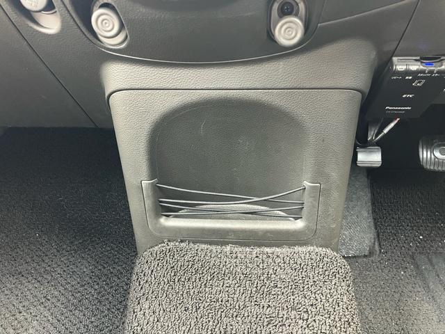 キューブ 15X スマートキー アイドリングストップ ETC ナビTV 頸部衝撃緩和ヘッドレスト 盗難防止システム 衝突安全ボディ 運転席・助手席エアバック ABS ESC エアコン パワーステアリング(53枚目)