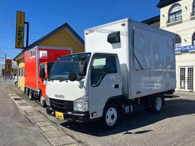エルフトラック 　ＴＲＧ－ＮＨＳ８５ＡＮ　キッチンカー　オーニング　コールドテーブル業務用冷蔵庫　冷蔵冷凍庫　外部電源・コード　２槽シンク　給排水　換気扇　コンセント×５　カウンター　作業台×３　スポットライト　ＬＥＤ（26枚目）