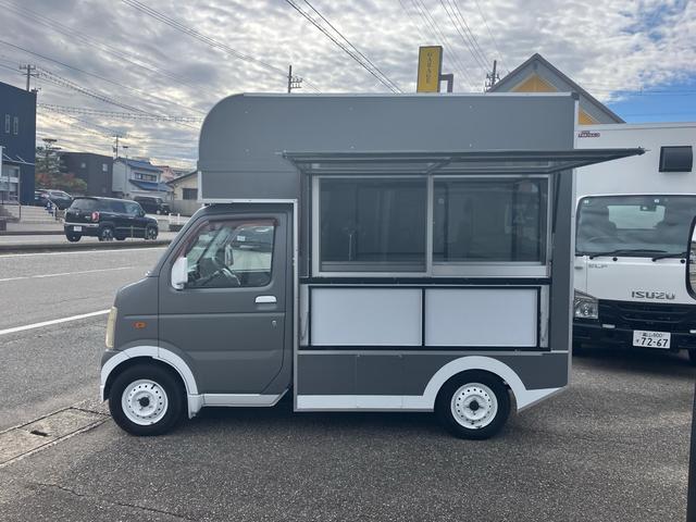 キャリイトラック KCエアコン・パワステ 3方開 4WD キッチンカー 4WD 2槽シンク 給排水 LED照明 換気扇 作業台 カウンター オーニング コンセント×5 全塗装済 エアコン パワーステアリング(4枚目)