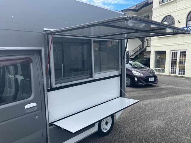 キャリイトラック KCエアコン・パワステ 3方開 4WD キッチンカー 4WD 2槽シンク 給排水 LED照明 換気扇 作業台 カウンター オーニング コンセント×5 全塗装済 エアコン パワーステアリング(6枚目)