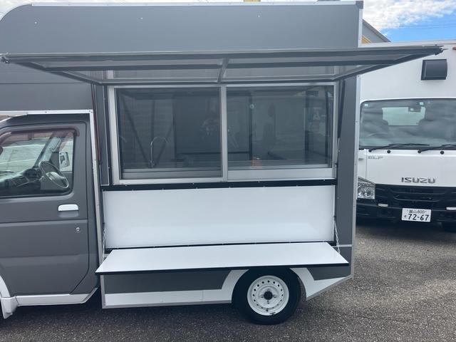 キャリイトラック KCエアコン・パワステ 3方開 4WD キッチンカー 4WD 2槽シンク 給排水 LED照明 換気扇 作業台 カウンター オーニング コンセント×5 全塗装済 エアコン パワーステアリング(7枚目)