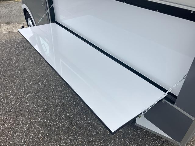 キャリイトラック KCエアコン・パワステ 3方開 4WD キッチンカー 4WD 2槽シンク 給排水 LED照明 換気扇 作業台 カウンター オーニング コンセント×5 全塗装済 エアコン パワーステアリング(9枚目)