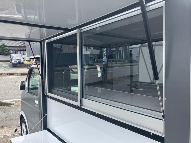キャリイトラック KCエアコン・パワステ 3方開 4WD キッチンカー 4WD 2槽シンク 給排水 LED照明 換気扇 作業台 カウンター オーニング コンセント×5 全塗装済 エアコン パワーステアリング(10枚目)