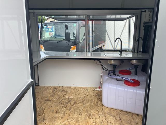キャリイトラック KCエアコン・パワステ 3方開 4WD キッチンカー 4WD 2槽シンク 給排水 LED照明 換気扇 作業台 カウンター オーニング コンセント×5 全塗装済 エアコン パワーステアリング(15枚目)