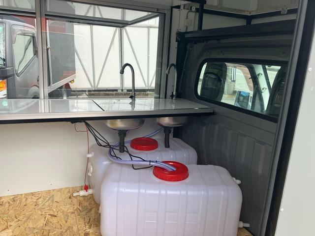 キャリイトラック KCエアコン・パワステ 3方開 4WD キッチンカー 4WD 2槽シンク 給排水 LED照明 換気扇 作業台 カウンター オーニング コンセント×5 全塗装済 エアコン パワーステアリング(17枚目)