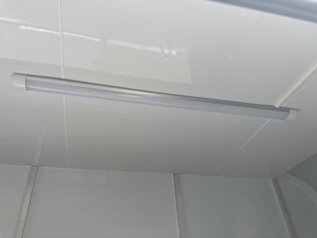 キャリイトラック KCエアコン・パワステ 3方開 4WD キッチンカー 4WD 2槽シンク 給排水 LED照明 換気扇 作業台 カウンター オーニング コンセント×5 全塗装済 エアコン パワーステアリング(22枚目)