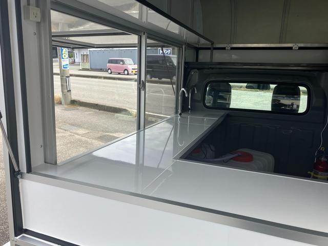 キャリイトラック KCエアコン・パワステ 3方開 4WD キッチンカー 4WD 2槽シンク 給排水 LED照明 換気扇 作業台 カウンター オーニング コンセント×5 全塗装済 エアコン パワーステアリング(30枚目)