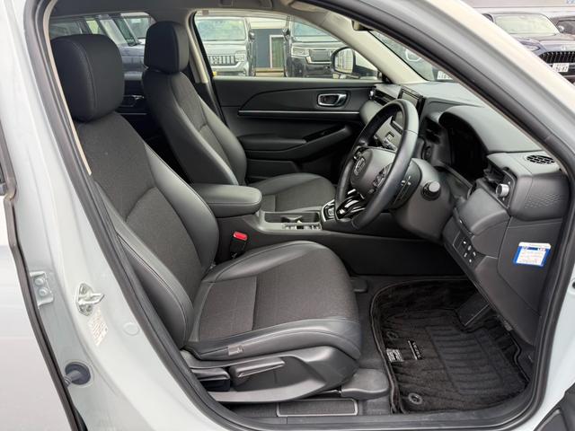 ヴェゼル ｅ：ＨＥＶＺ　純正ナビ　ＬＥＤヘッドライト　電動テールゲート　アルミホイール（5枚目）