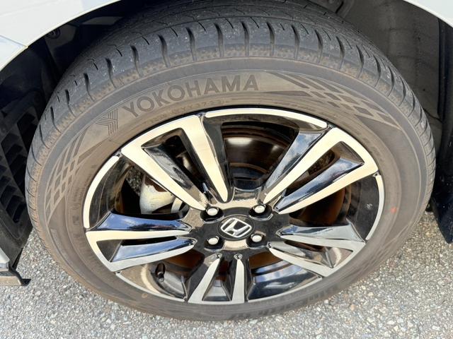 フィット ｅ：ＨＥＶＲＳ　当社試乗車　純正ナビ　ＥＴＣ（7枚目）