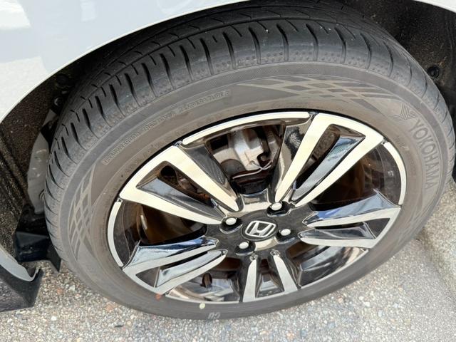 フィット ｅ：ＨＥＶＲＳ　当社試乗車　純正ナビ　ＥＴＣ（8枚目）