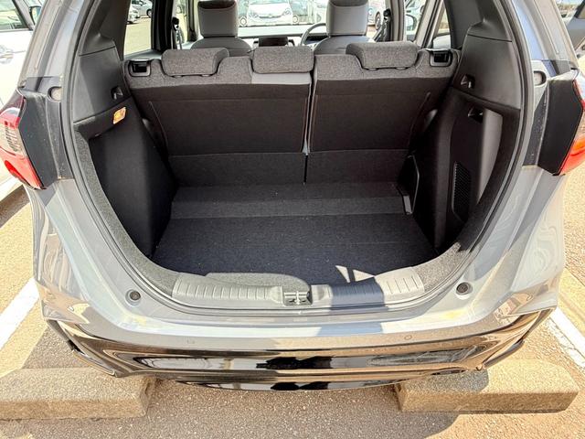 フィット ｅ：ＨＥＶＲＳ　当社試乗車　純正ナビ　ＥＴＣ（17枚目）