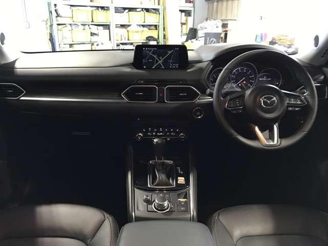 ＣＸ－５ ２．５　２５Ｓ　Ｌパッケージ　４ＷＤ　ＭＴモード付　ＡＡＣ　ＥＴＣ付き　盗難防止装置　地デジ　アドバンストキー　Ｂカメラ　ＬＥＤヘッドライト　黒革シート　レーダークルコン　アイドリングストップ　エアバッグ　ナビ＆ＴＶ　メモリーナビ　ＡＢＳ（3枚目）