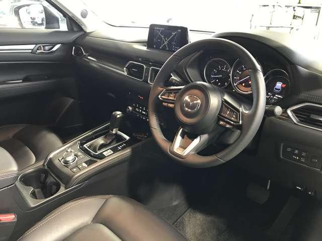 ＣＸ－５ ２．５　２５Ｓ　Ｌパッケージ　４ＷＤ　ＭＴモード付　ＡＡＣ　ＥＴＣ付き　盗難防止装置　地デジ　アドバンストキー　Ｂカメラ　ＬＥＤヘッドライト　黒革シート　レーダークルコン　アイドリングストップ　エアバッグ　ナビ＆ＴＶ　メモリーナビ　ＡＢＳ（7枚目）