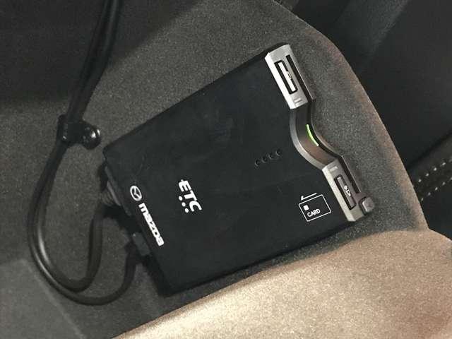 ＣＸ－５ ２．５　２５Ｓ　Ｌパッケージ　４ＷＤ　ＭＴモード付　ＡＡＣ　ＥＴＣ付き　盗難防止装置　地デジ　アドバンストキー　Ｂカメラ　ＬＥＤヘッドライト　黒革シート　レーダークルコン　アイドリングストップ　エアバッグ　ナビ＆ＴＶ　メモリーナビ　ＡＢＳ（16枚目）