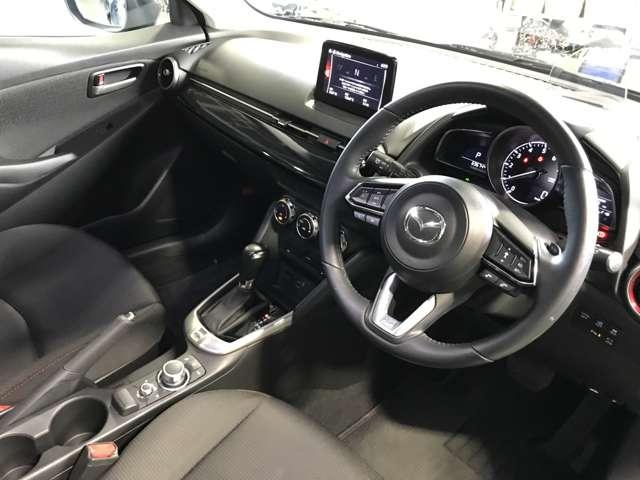 MAZDA2 1.5 15S ブラック トーン エディション MTモード付 レーダークルコン LEDヘッド バックモニター フルオートエアコン キーフリー ETC 地デジ 横滑り防止装置 スマートキー テレビ 誤発進抑制 360モニター(7枚目)