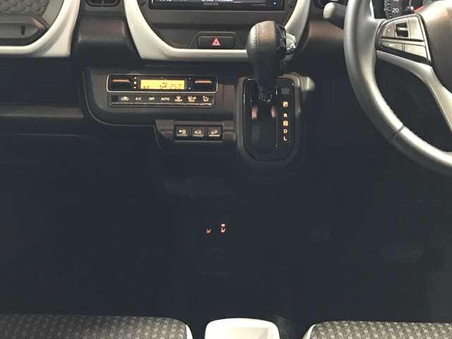 �V�t�g���o�[�̉��Ɍ�����̂́A�G�A�R���̑���X�C�b�`�łƂ��Ă��g���₷���ł����