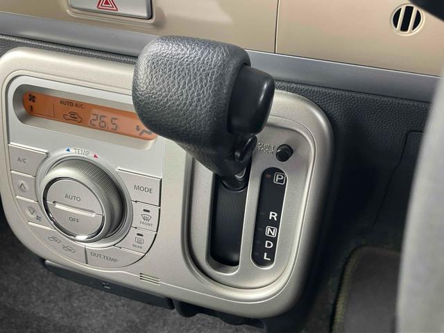 必ず使用するシフトレバー。確りと確認したいですね。