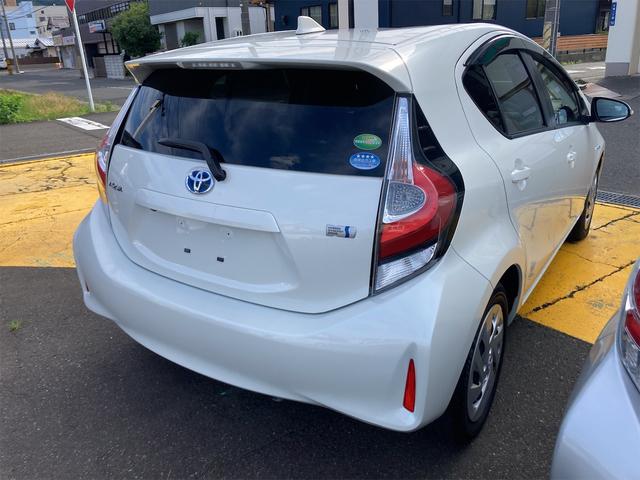 S ETC バックカメラ ナビ オートライト スマートキー アイドリングストップ 電動格納ミラー CVT 盗難防止システム 衝突安全ボディ ABS ESC エアコン パワーステアリング パワーウィンドウ(4枚目)