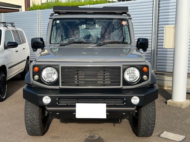ジムニーシエラ ＪＬ　カスタム車輌です！　　１インチリフトアップ　　社外ローバーグリル＆バンパー　　社外ＡＷ＆マッドタイヤｅｔｃ．．．（2枚目）