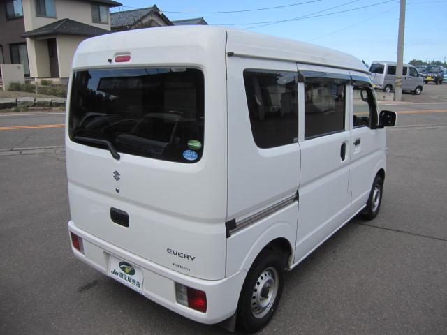 エブリイ ＰＣリミテッド　４ＷＤ　４ＡＴ　パワーウィンドゥ　セキュリティーアラーム　　ＥＴＣ装備　運転席エアバッグ　助手席エアバッグ　横滑り防止装置　キーレスエントリー　パワーステアリング　マニュアルエアコン　ＡＢＳ（7枚目）