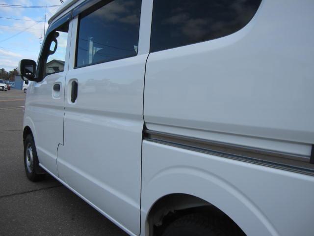 エブリイ ＰＣリミテッド　４ＷＤ　４ＡＴ　パワーウィンドゥ　セキュリティーアラーム　　ＥＴＣ装備　運転席エアバッグ　助手席エアバッグ　横滑り防止装置　キーレスエントリー　パワーステアリング　マニュアルエアコン　ＡＢＳ（17枚目）