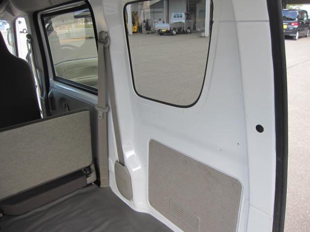 エブリイ ＰＣリミテッド　４ＷＤ　４ＡＴ　パワーウィンドゥ　セキュリティーアラーム　　ＥＴＣ装備　運転席エアバッグ　助手席エアバッグ　横滑り防止装置　キーレスエントリー　パワーステアリング　マニュアルエアコン　ＡＢＳ（26枚目）