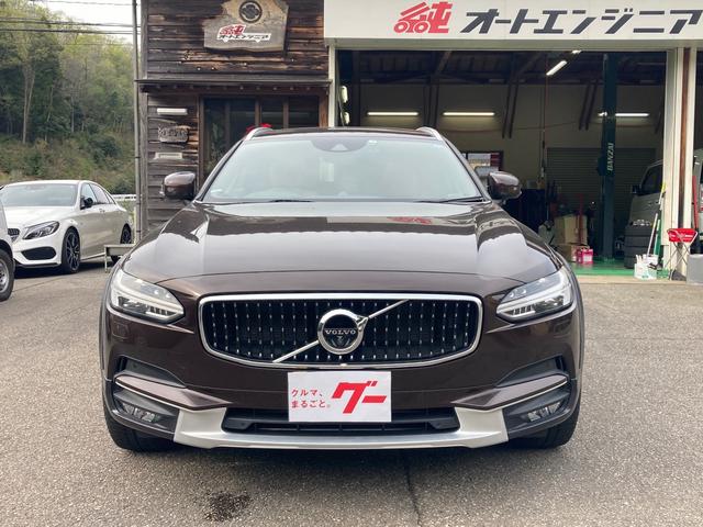 Ｖ９０ クロスカントリー　Ｔ５　ＡＷＤ　モメンタム　４ＷＤ　純正ＨＤＤナビ　バックカメラ　ＥＴＣ　ベージュレザー　サンルーフ　スマートキー　プッシュスタート　パワーバックドア　ＬＥＤヘッドライト（2枚目）