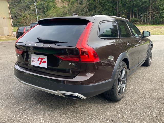 Ｖ９０ クロスカントリー　Ｔ５　ＡＷＤ　モメンタム　４ＷＤ　純正ＨＤＤナビ　バックカメラ　ＥＴＣ　ベージュレザー　サンルーフ　スマートキー　プッシュスタート　パワーバックドア　ＬＥＤヘッドライト（6枚目）