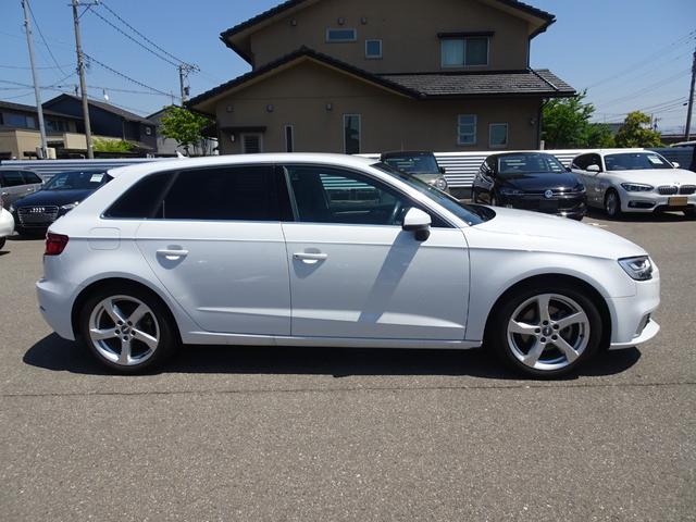 スポーツバック1.4TFSI スポーツ ラグジュアリーP 純正ナビTV バックカメラ アダプティブクルーズ レーンアシスト ブラインドスポットモニター LEDオートハイビーム ETC スマートキー2個 純正17インチAW(12枚目)
