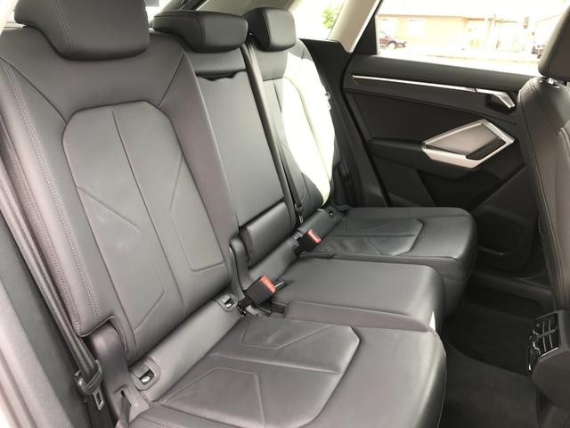 Ｑ３ ３５ＴＤＩクワトロアドバンスド　ワンオーナー車　純正ナビ　オートハイビームＬＥＤ　ブラックレザー　パワーシート　パワーバックドア　レーダーブレーキ　レーンアシスト　アダプタクルコン　全方位カメラ　アンビエントライト　インテリキー２個（17枚目）