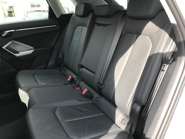 Ｑ３ ３５ＴＤＩクワトロアドバンスド　ワンオーナー車　純正ナビ　オートハイビームＬＥＤ　ブラックレザー　パワーシート　パワーバックドア　レーダーブレーキ　レーンアシスト　アダプタクルコン　全方位カメラ　アンビエントライト　インテリキー２個（22枚目）