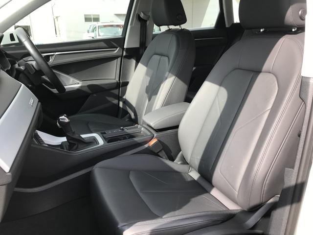 Ｑ３ ３５ＴＤＩクワトロアドバンスド　ワンオーナー車　純正ナビ　オートハイビームＬＥＤ　ブラックレザー　パワーシート　パワーバックドア　レーダーブレーキ　レーンアシスト　アダプタクルコン　全方位カメラ　アンビエントライト　インテリキー２個（24枚目）