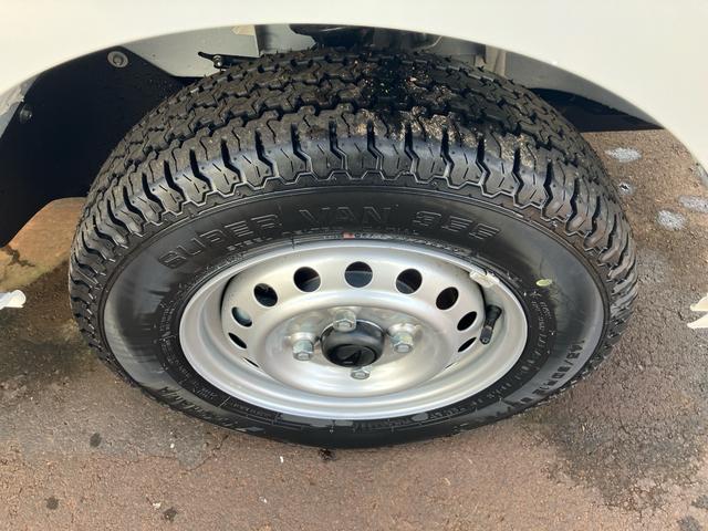 ハイゼットトラック スタンダード　４ＷＤ　オートマ　エアコン　パワステ　衝突被害軽減システム　アイドリングストップ　三方開　積載量３５０ｋｇ　ヘッドライトレベライザー（8枚目）