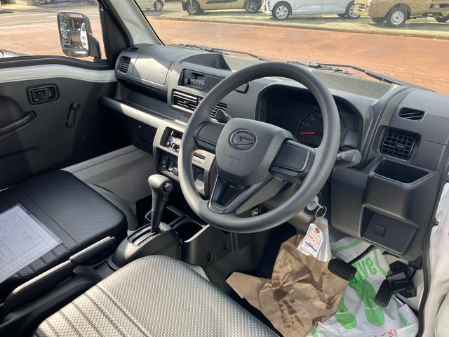 ハイゼットトラック スタンダード　４ＷＤ　オートマ　エアコン　パワステ　衝突被害軽減システム　アイドリングストップ　三方開　積載量３５０ｋｇ　ヘッドライトレベライザー（13枚目）