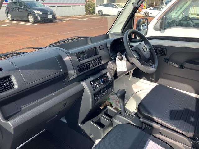 ハイゼットトラック スタンダード　４ＷＤ　オートマ　エアコン　パワステ　衝突被害軽減システム　アイドリングストップ　三方開　積載量３５０ｋｇ　ヘッドライトレベライザー（14枚目）