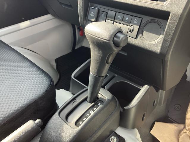 ハイゼットトラック スタンダード　４ＷＤ　オートマ　エアコン　パワステ　衝突被害軽減システム　アイドリングストップ　三方開　積載量３５０ｋｇ　ヘッドライトレベライザー（15枚目）