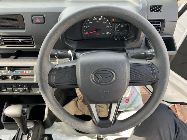 ハイゼットトラック スタンダード　４ＷＤ　オートマ　エアコン　パワステ　衝突被害軽減システム　アイドリングストップ　三方開　積載量３５０ｋｇ　ヘッドライトレベライザー（18枚目）