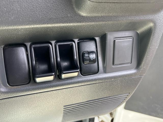 ハイゼットトラック エアコン・パワステ　スペシャル　４ＷＤ　５速マニュアル　エアコン　パワステ　三方開　積載量３５０ｋｇ　ヘッドライトレベライザー（14枚目）