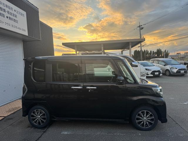 タント カスタムＸ　トップエディションＳＡＩＩＩ　新品タイヤ　ナビ　フルセグ　Ｂｌｕｅｔｏｏｔｈ　バックカメラ　ステアリングスイッチ　両側パワースライドドア　純正アルミ　シートヒーター　アイドリングストップ　スマートアシスト（8枚目）