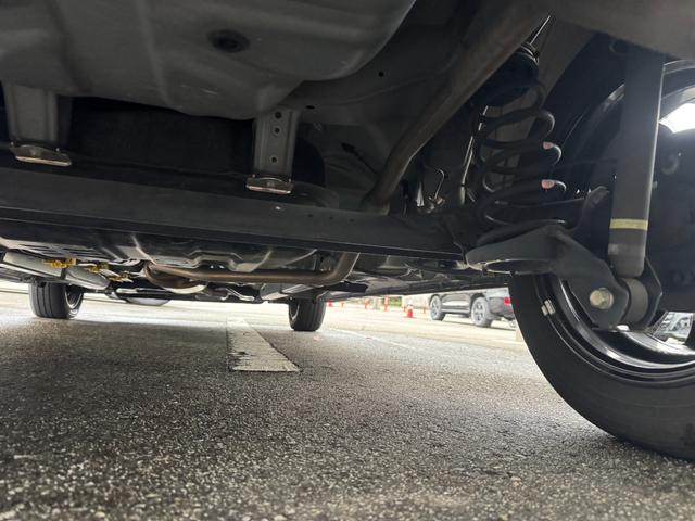 タント カスタムＸ　トップエディションＳＡＩＩＩ　新品タイヤ　ナビ　フルセグ　Ｂｌｕｅｔｏｏｔｈ　バックカメラ　ステアリングスイッチ　両側パワースライドドア　純正アルミ　シートヒーター　アイドリングストップ　スマートアシスト（13枚目）