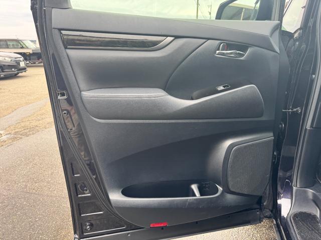 ヴェルファイア ２．５Ｚ　純正９インチナビ　Ｂｌｕｅｔｏｏｔｈ　フルセグ　バックカメラ　フリップダウンモニター　ＥＴＣ　両側パワースライドドア　純正アルミ　スマートキー　純正フロントガーニッシュ　ＬＥＤスタイリッシュビーム（28枚目）