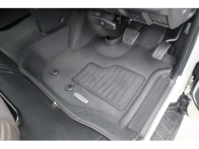 ハイエースバン スーパーＧＬ　５０ＴＨ　アニバーサリーリミテッド　車中泊仕様　ベッドキット　ＦＦヒーター　ユーアイビークルバタフライネット（35枚目）