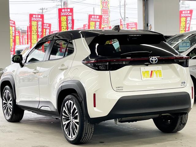 ハイブリッドＺ【４ＷＤ】走行１５，０２４ｋｍ【禁煙車】　【衝突軽減】【純正８型ディスプレイオーディオ】ナビキット【全方位カメラ】レーダークルコン【ハンドルヒーター】【ヒーター付ハーフレザーシート】【ブラインドスポットモニター】【パーキングアシスト】ＥＴＣ(8枚目)