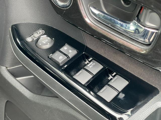 Ｎ－ＢＯＸカスタム Ｇ・Ｌターボホンダセンシング【三重仕入】【衝突軽減】【禁煙】　【車線逸脱警報】【純正８型ＳＤナビ／地デジ／ＢＴ接続／バックカメラ】【追従クルコン】【両側電動ドア】【ＬＥＤオートライト】ヒータ付ハーフレザー　ＥＴＣ　コーナーセンサ－　パドルシフト　オートＡ／Ｃ（32枚目）