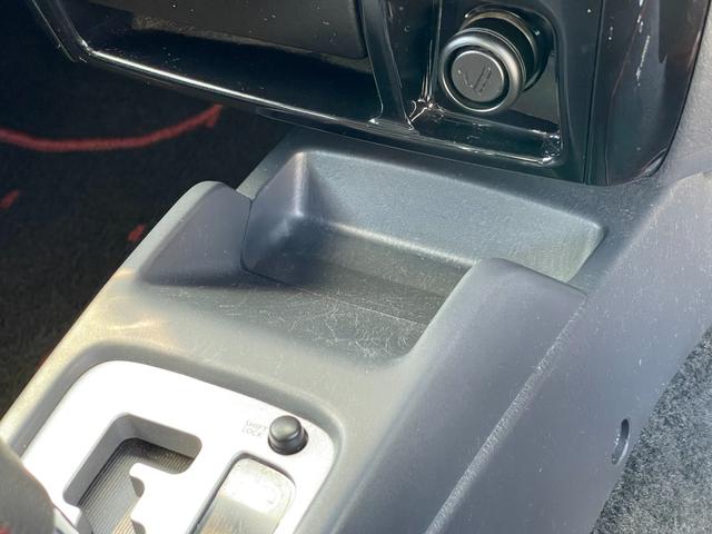 店内のキッズコーナーには人気ゲームやＤＶＤをご用意、ＴＶ・雑誌も取り揃えておりますので整備待ち時間でも退屈致しません♪各種お飲み物のご用意、お子様には風船とお菓子をプレゼントしております♪