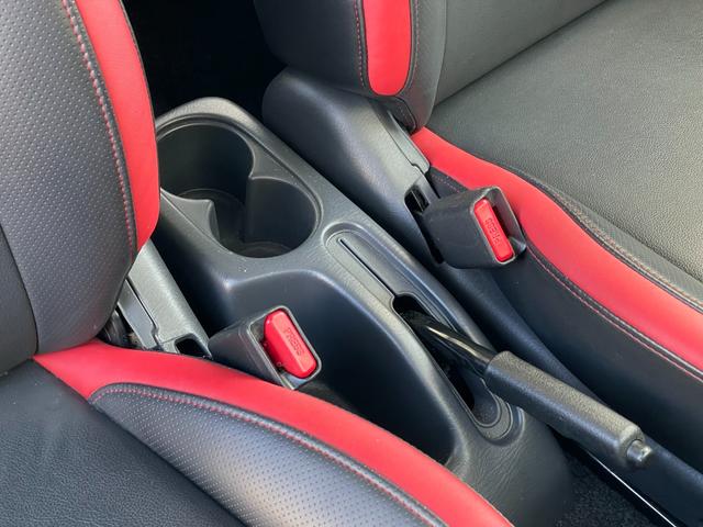 年２回オイル交換時のオイル代無料＆２４時間ロードサービスのケーユーカードや３年間のオイル交換無制限、定期点検整備代、消耗品の交換がセットになったメンテナンスパックなど、充実のアフターサービスをご提案♪