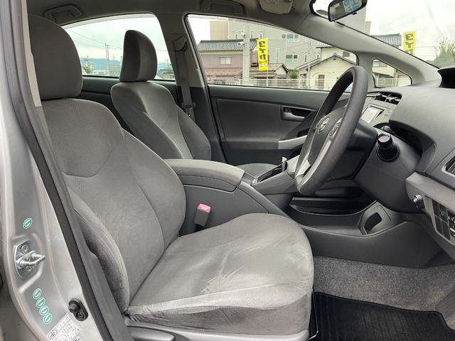 プリウス Ｓ【タイミングチェーン】【スマートキー＆プッシュスタート】　【禁煙車】【純正ＳＤナビ／ワンセグ／ＢＴ接続／ＭＳＶ／バックカメラ】【フォグランプ＆オートライト】【ＥＴＣ】【オートＡ／Ｃ】【電格ミラー】【ミラーウインカー】【取説＆保証書】【スペアキー有】（9枚目）